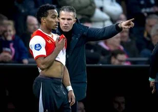 Van Persie als schakel in Fenerbahçe's zoektocht naar Timber