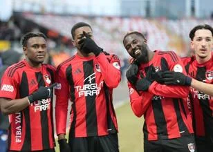 Vanspor FK overrompelt Hatayspor met 4-0 zege