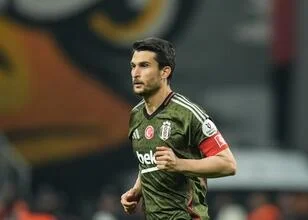 Necip Uysal over zijn situatie bij Beşiktaş: "Ik ben verbaasd en verdrietig"