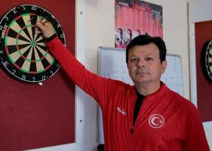 Van bewaker tot dartcoach: de opmerkelijke reis van Erdoğan Kaş