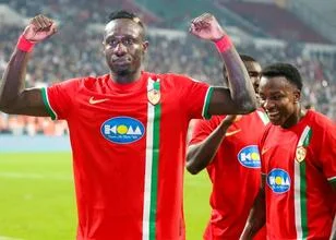 Amed Sportif blijft aan kop na overtuigende zege