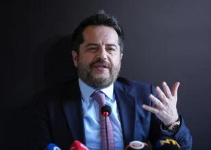 Arrestatie van Erden Timur in verband met gokschandaal