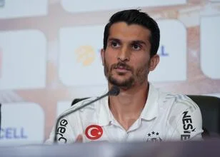 Necip Uysal kondigt afscheid aan