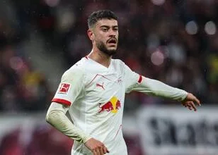 Romulo verrast met Fenerbahçe-shirt op sociale media