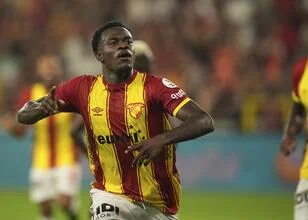 Eintracht Frankfurt doet bod op Anthony Dennis van Göztepe