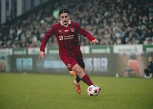 Trabzonspor onderhandelt met Aral Şimşir voor versterking op de linkerflank