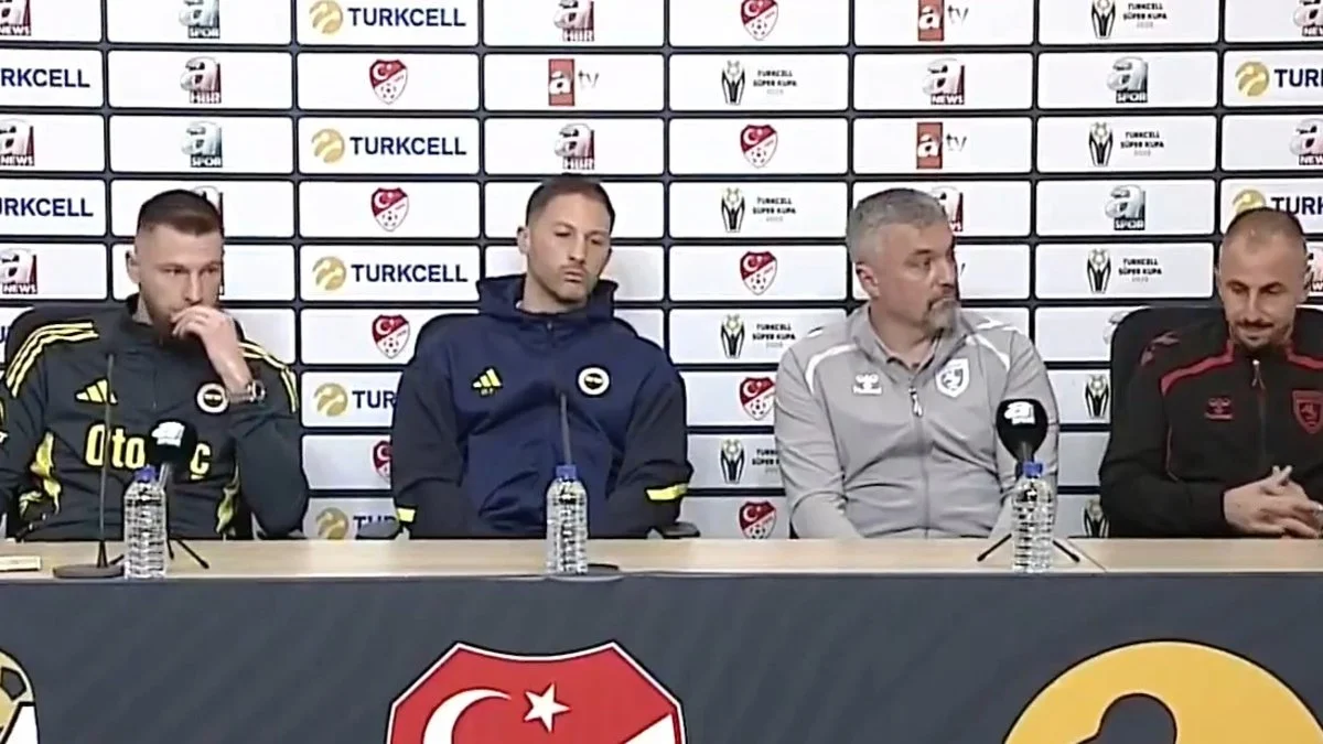 Fenerbahçe en Samsunspor trainers spreken voorafgaand aan Super Cup wedstrijd