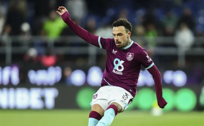 Beşiktaş richt pijlen op Quilindschy Hartman voor linksbackpositie