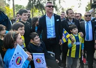 Sadettin Saran belooft kampioenschap aan kinderen in Adana