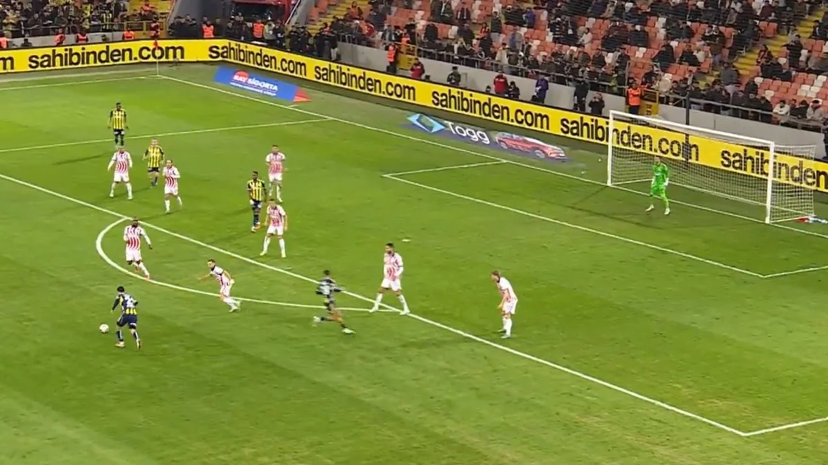 Fenerbahçe verliest directe schoten van Duran en Asensio