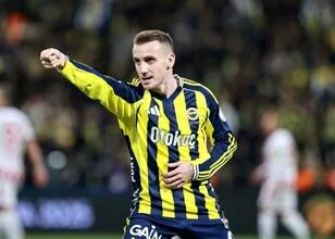 Fenerbahçe triomfeert en bereikt de finale van de Turkse Supercup