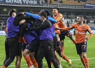 Eldor Shomurodov scoort, Başakşehir wint van Fatih Karagümrük