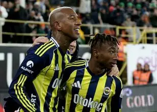 Talisca weigert transfers en wil bij Fenerbahçe blijven