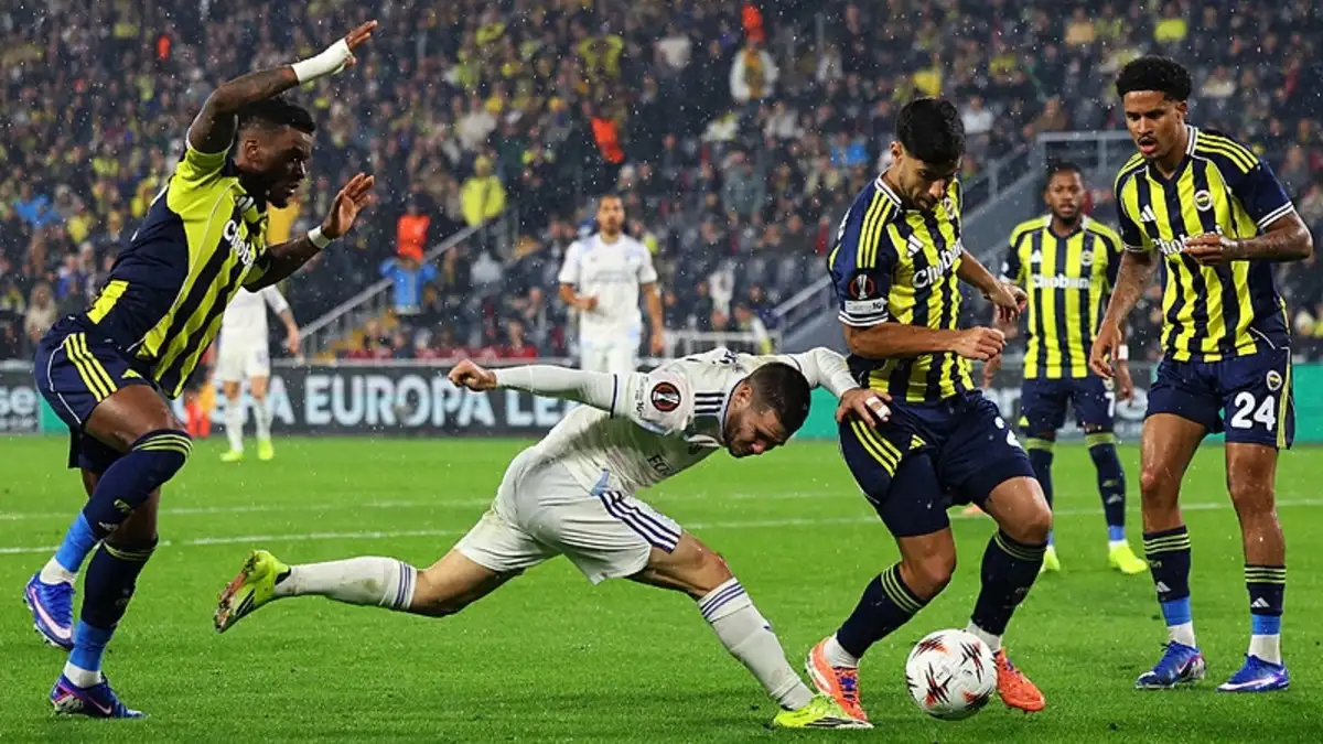 Fenerbahçe ontsnapt aan nederlaag tegen Aston Villa