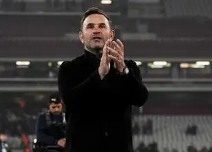 Okan Buruk breekt records