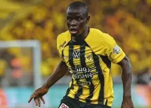 N'Golo Kante scoort en geeft assist