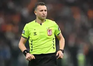 Hakem Yasin Kol krijgt veel kritiek