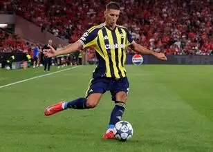 Mert Müldür speelt zijn 100e wedstrijd voor Fenerbahçe