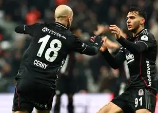 Mustafa Erhan Hekimoğlu prijst Sergen Yalçın