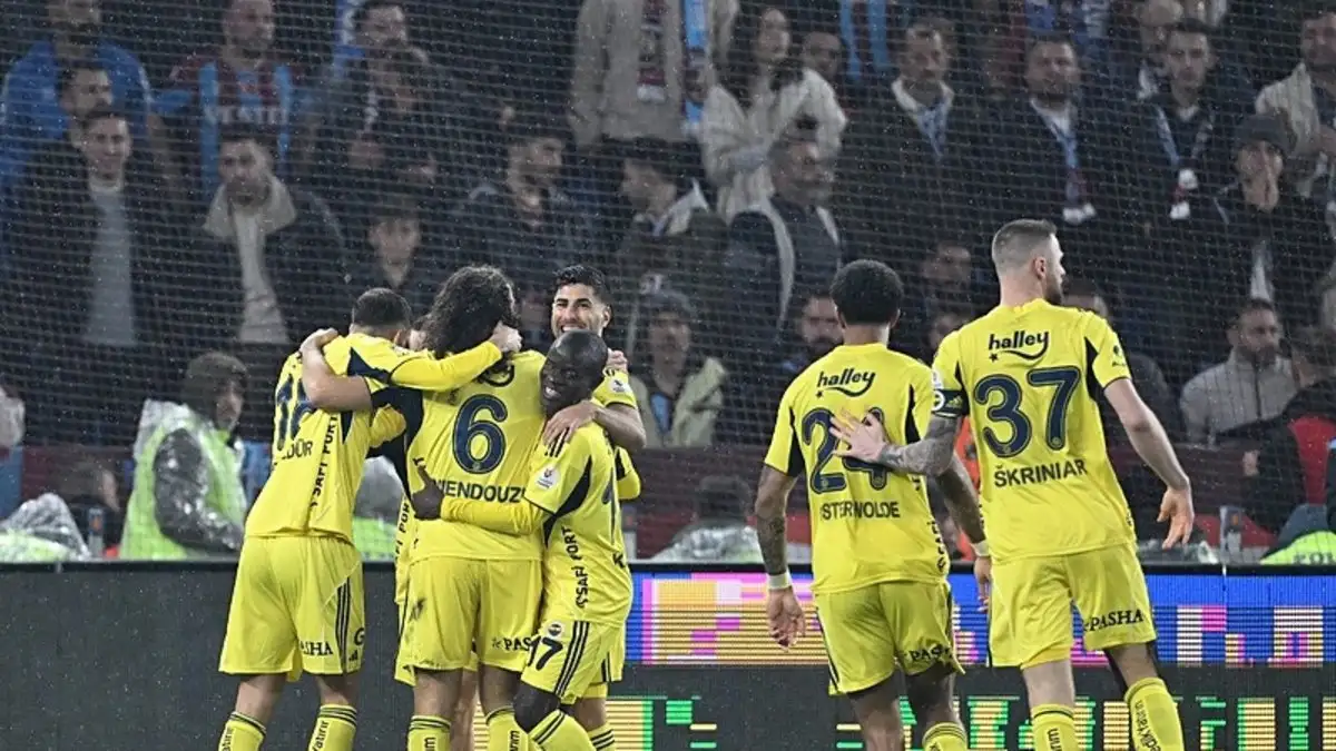 Fenerbahçe wint van Trabzonspor met 3-2