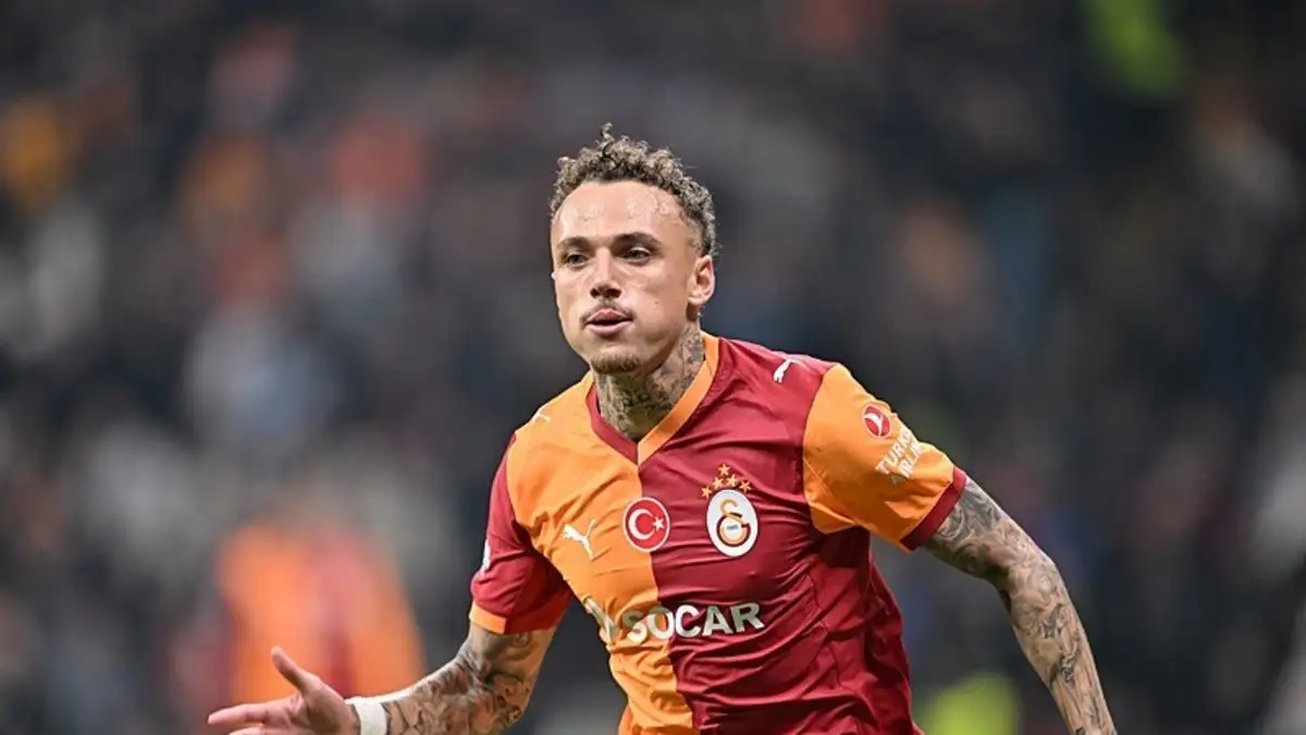 Galatasaray-speler Noa Lang doneert wedstrijdshirt aan moskee