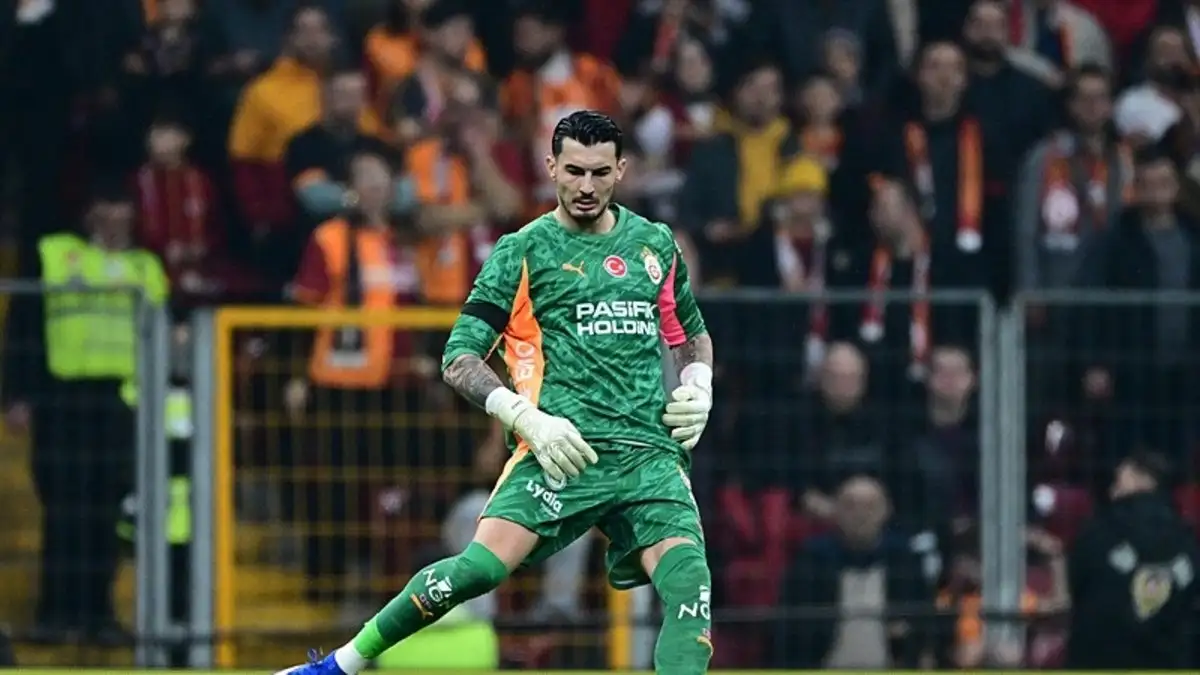 Uğurcan Çakır redt spectaculair schot