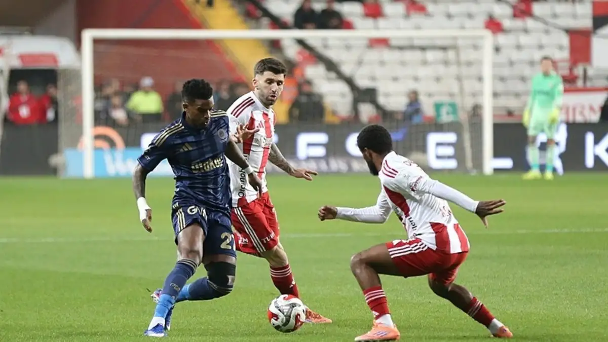 Nelson Semedo schaadt zich bij Fenerbahçe-Antalyaspor