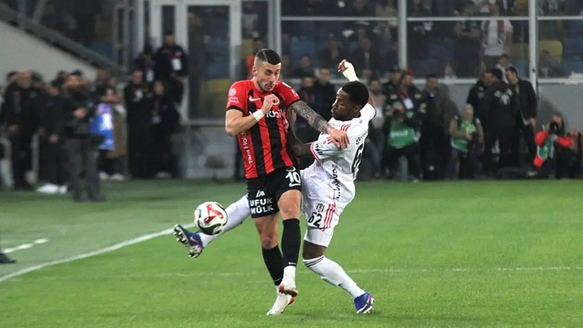 Rode kaart voor Sekou Koita na VAR-controle in Gençlerbirliği-Beşiktaş