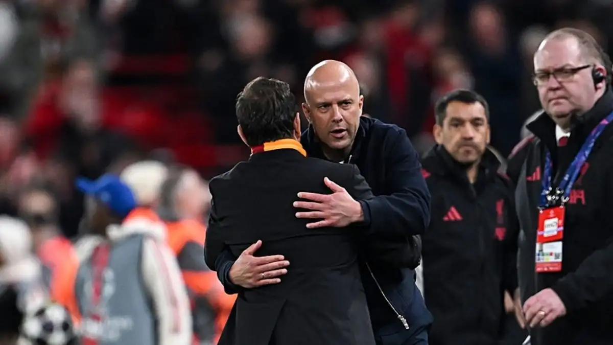 Arne Slot geeft flitsende Galatasaray-verklaring!