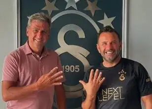 Hamza Hamzaoğlu prijst Okan Buruk