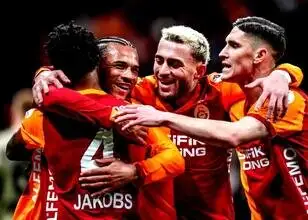 Okan Buruk: 'Stop met luisteren, richt je op het veld!'