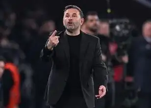 Okan Buruk: scherpe kritiek op succesvolle coach