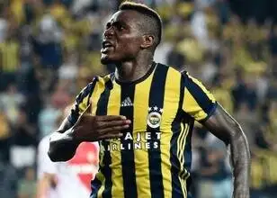 Emmanuel Emenike deelt Aziz Yıldırım-post op sociale media