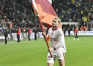 Barış Alper Yılmaz's feest na de wedstrijd!