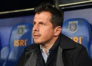 Emre Belözoğlu reageert op scheidsrechter: 'Een ramp!'