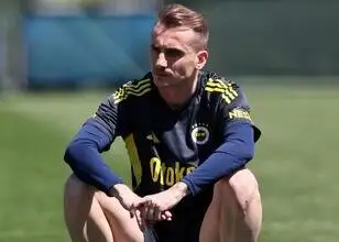 Foto van Kerem Aktürkoğlu in de schijnwerpers bij Fenerbahçe