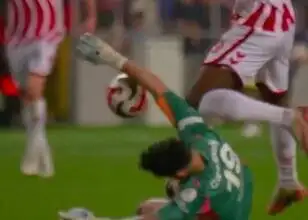 Günay Güvenç kreeg rode kaart in uitwedstrijd tegen Samsunspor