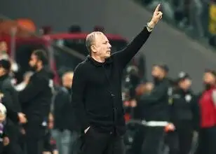 Sinan Vardar's kritiek op Beşiktaş: 'Wees trots op uw werk!'