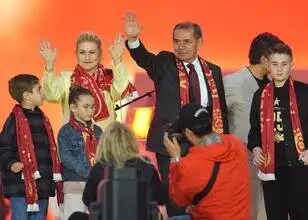 Dursun Özbek schrijft geschiedenis bij Galatasaray!