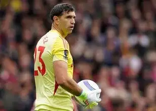 Fenerbahçe heeft Emiliano Martinez in vizier als nieuwe doelman