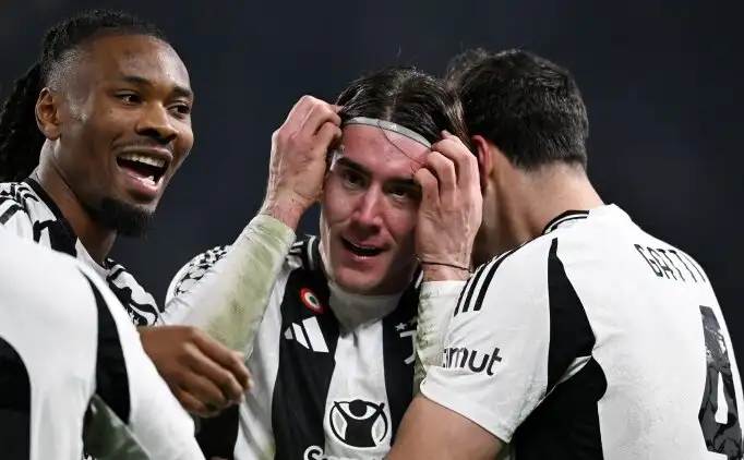 Fenerbahçe toont interesse in Vlahovic, Milan volgt ook geïnteresseerd