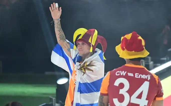 Lucas Torreira kon emoties niet bedwingen bij vierde opeenvolgende Galatasaray-titel