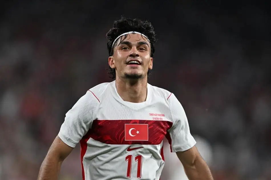 Galatasaray legt druk op Frankfurt voor Can Uzun: 35 miljoen euro op tafel