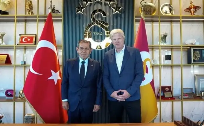 Oliver Kahn bezoekt Galatasaray: 'UEFA-beker winst was van groot belang'