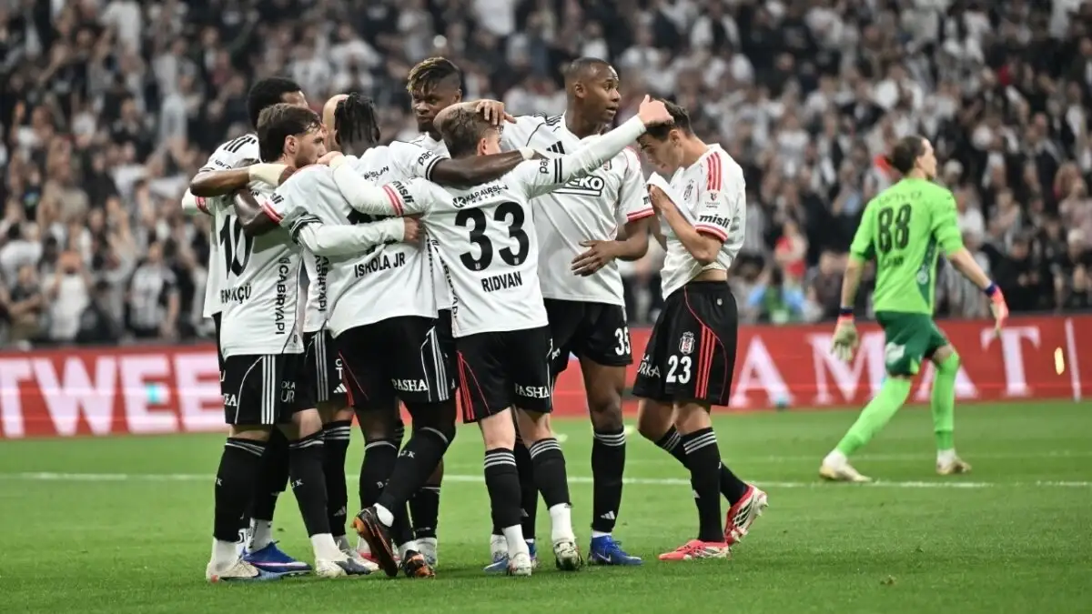 Beşiktaş rekent op forma-record na Nike-deal en uitbreiding Kartal Yuvası