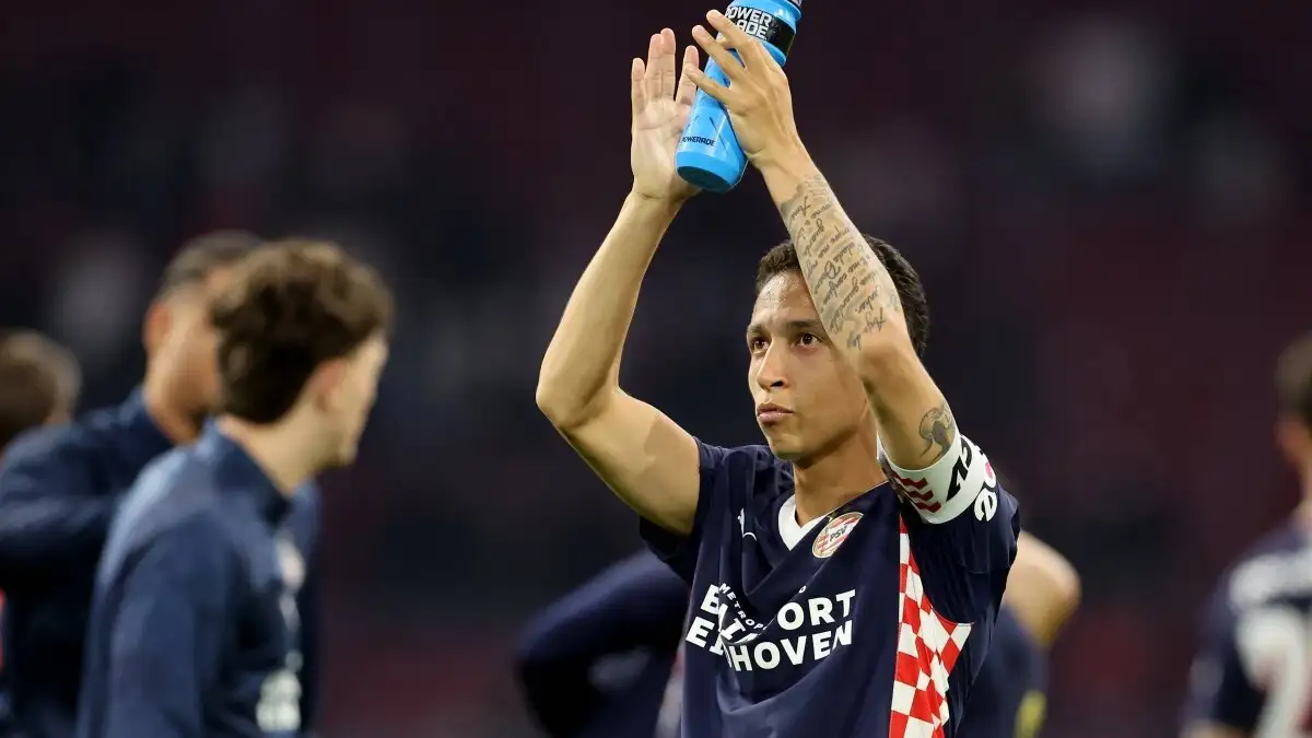 Fenerbahçe doorgaat voor PSV-speler Mauro Junior na Muriqi