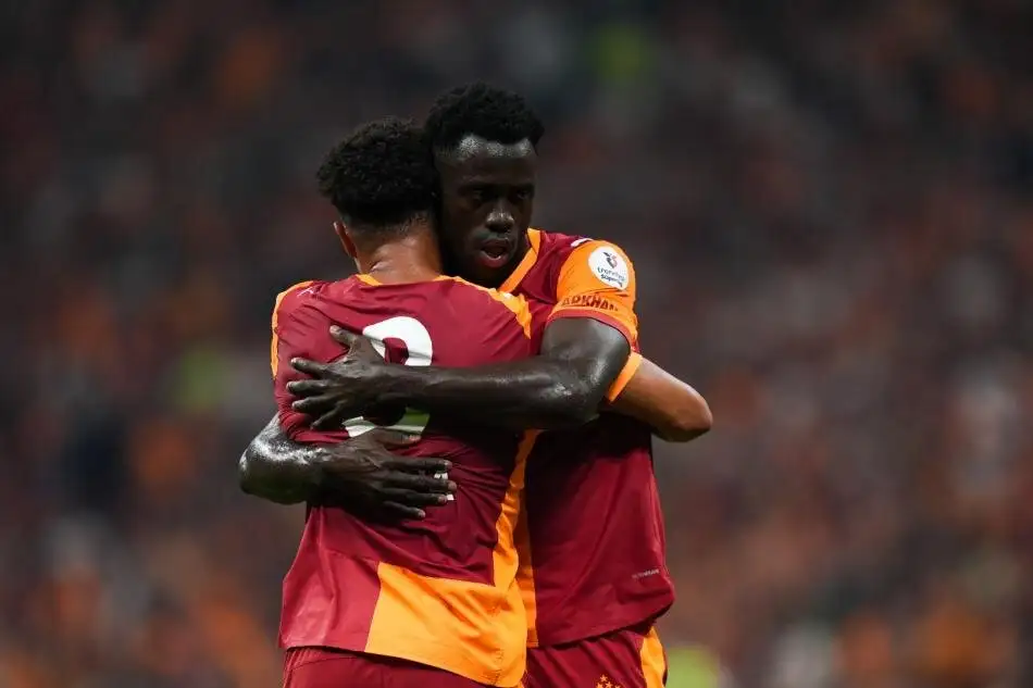 Galatasaray stelt 35 miljoen euro als bod voor Davinson Sanchez