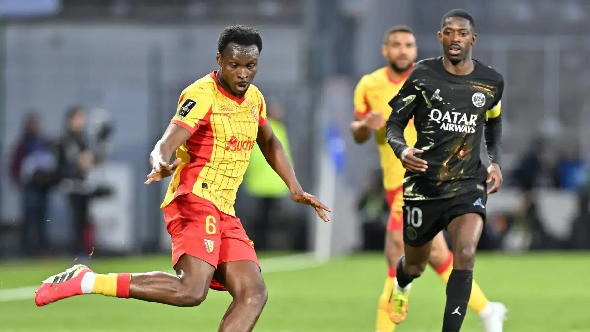 Galatasaray houdt 22-jarige Lens-verdediger Samson Baidoo in de gaten