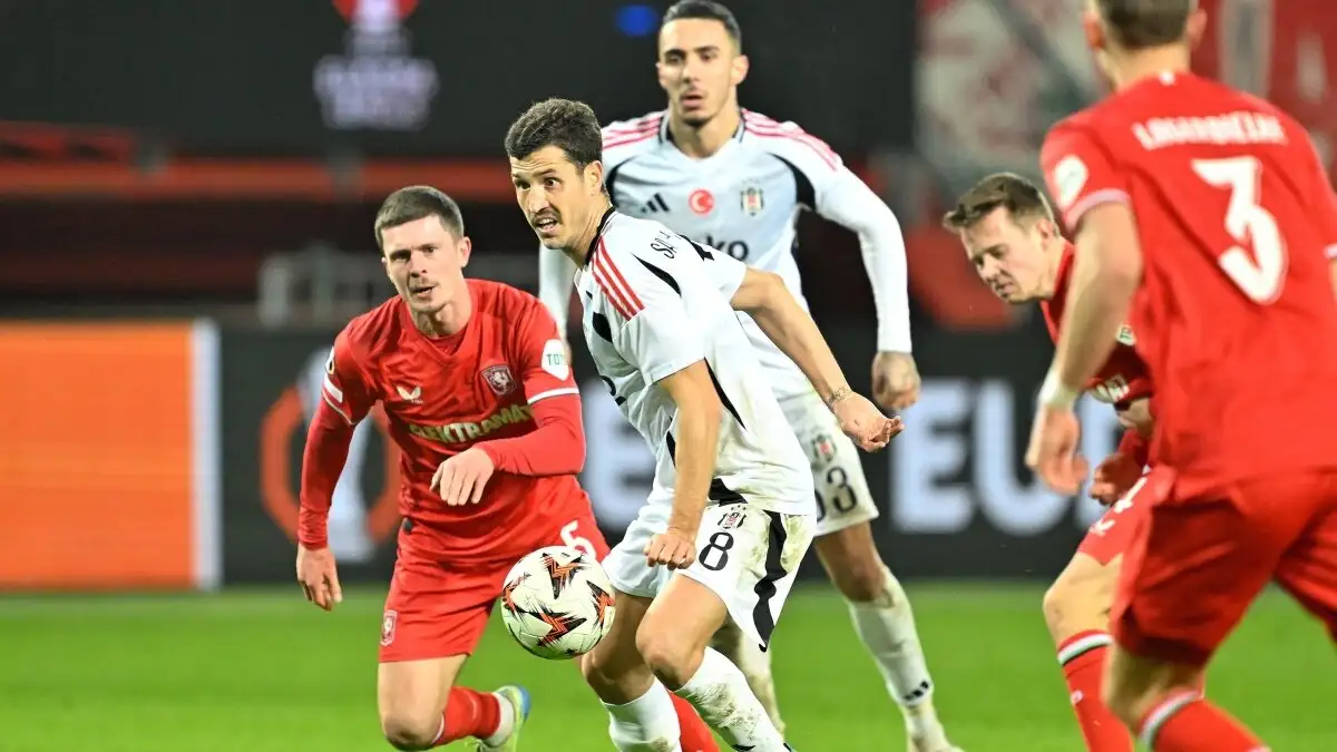 Beşiktaş neemt afscheid van Salih Uçan nadat contract afliep