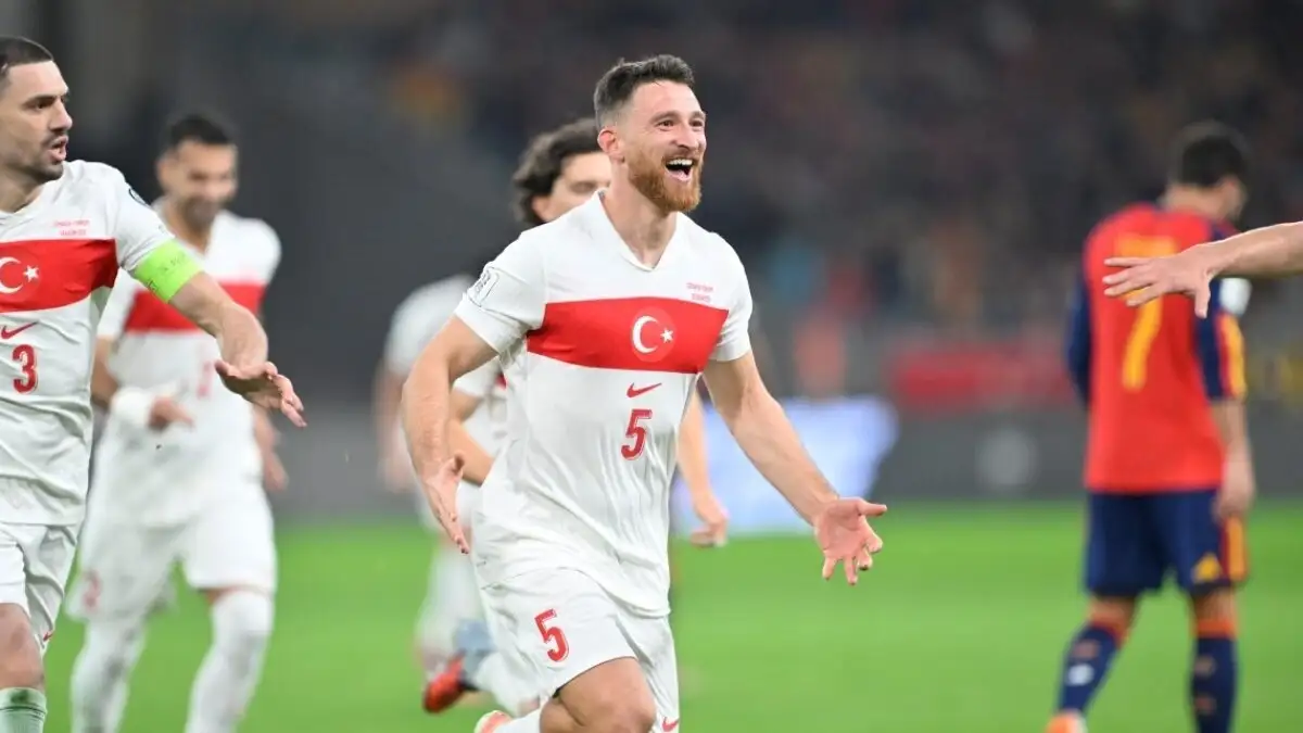Transferderby om Salih Özcan: Galatasaray en Beşiktaş strijden om de middenvelder